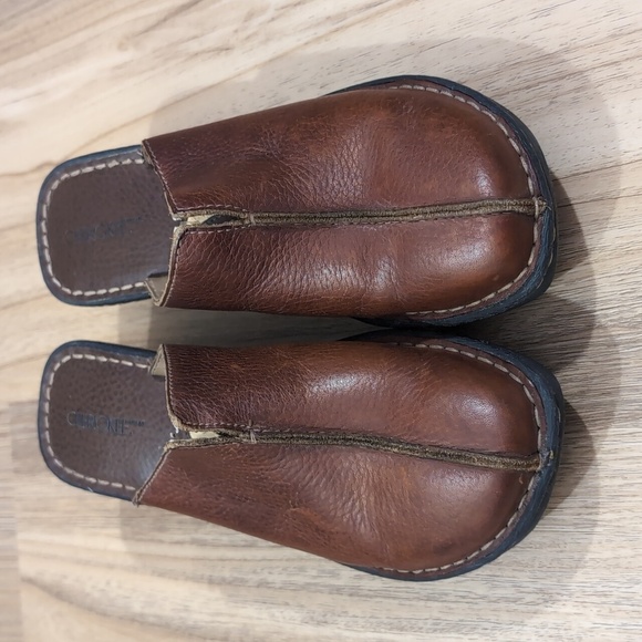 Cherokee Brown Leather Mules - Picture 2 of 8